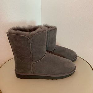 Australia Classic Sheepskin Boots Light Gray Sz 8